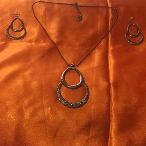 Necklace and earring set